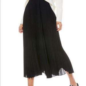 Women’s NWT Alice + Olivia Sz 2 Black Maxi Skirt